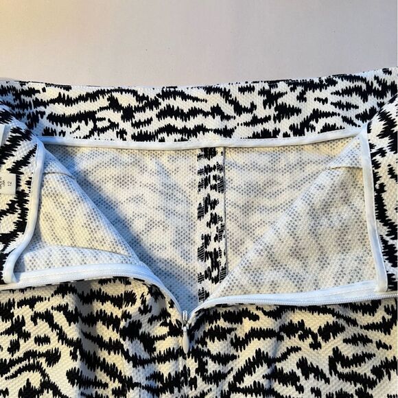 Veronica Beard Midi Seamed Pencil‎ Skirt Womens 12 Black White Tiger Print - Picture 7 of 11
